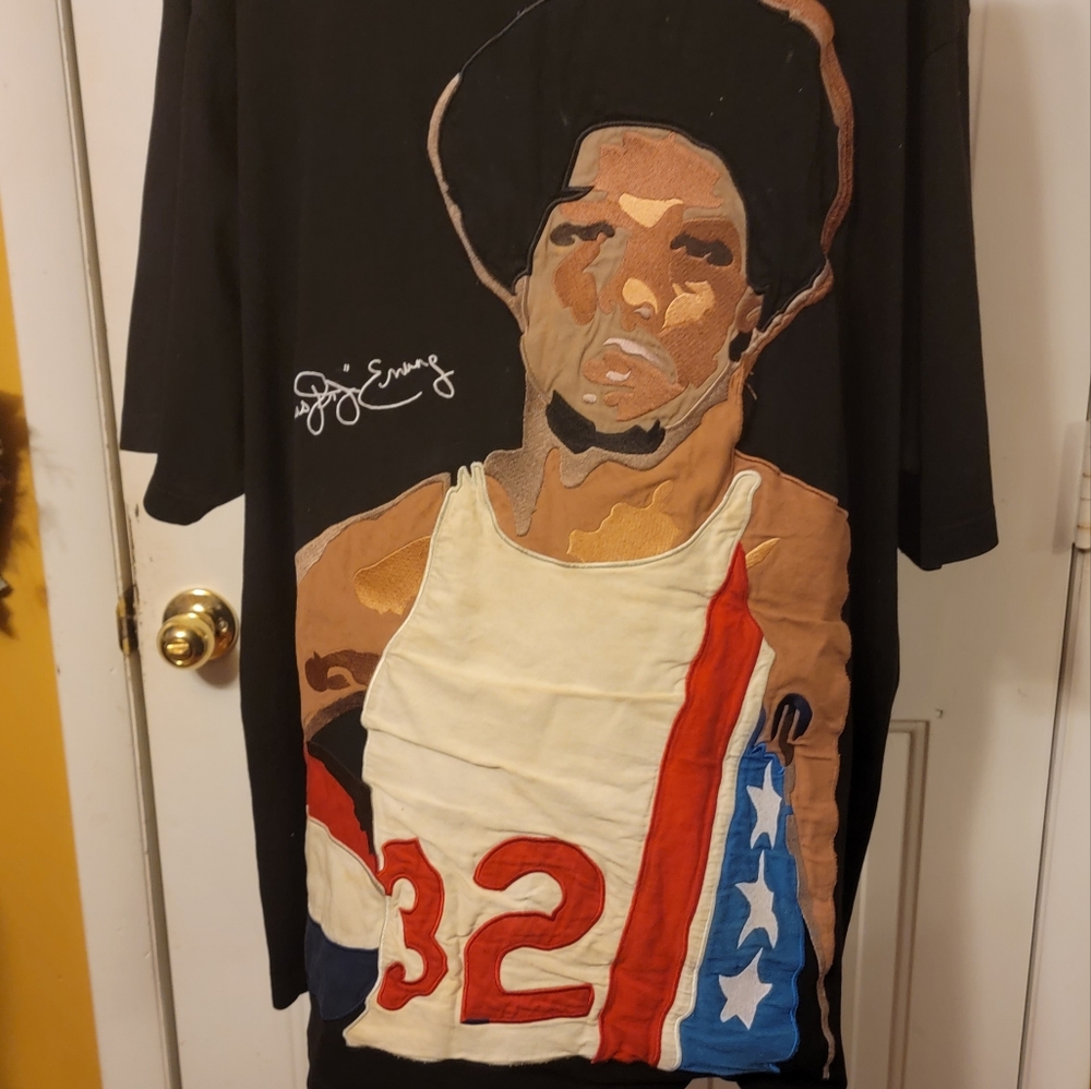 VINTAGE JULIUS ERVING APPLIQUED PIECE OF ART T-SHIRT WITH EMBROIDERED SIGNATURE